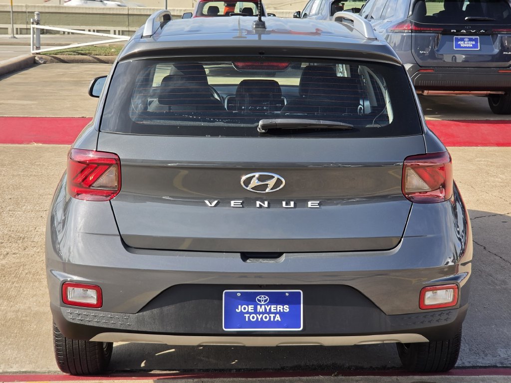 Used 2026 Hyundai Venue SEL FWD image 8