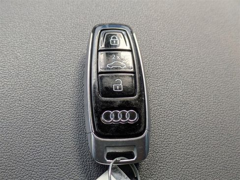 Used 2023 Audi Q8 Premium Plus image 35