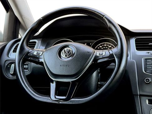 Used 2017 Volkswagen Golf Alltrack S image 30