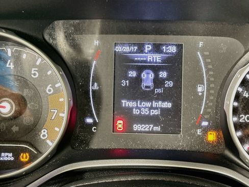 Used 2019 Jeep Compass Latitude FWD image 12