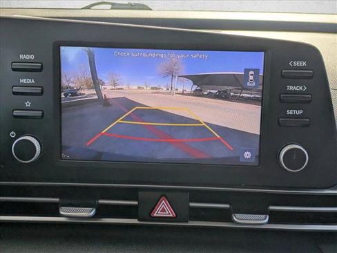 Used 2021 Hyundai Elantra SE image 14