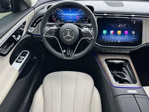 Used 2025 Mercedes-Benz E 350 4MATIC Sedan image 8