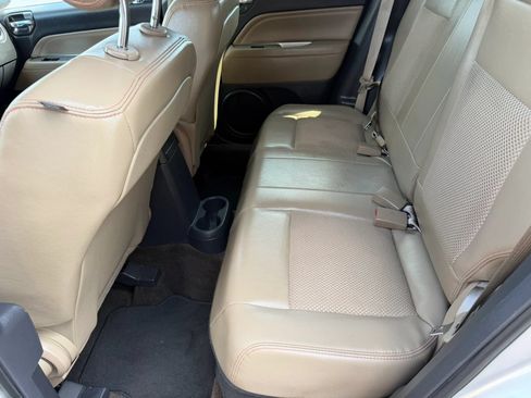 Used 2014 Jeep Compass Latitude FWD image 11