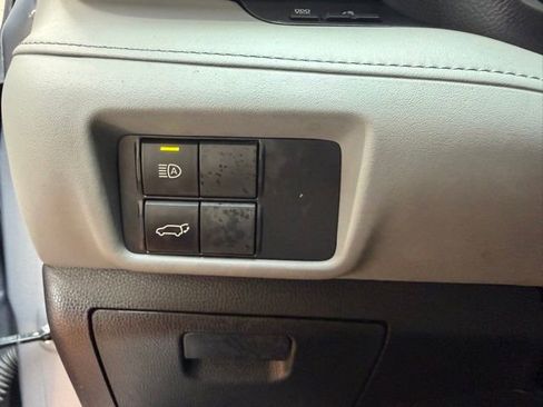 Used 2021 Toyota Highlander XLE FWD image 21