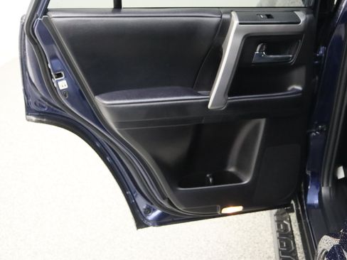 Used 2022 Toyota 4Runner SR5 Premium w/ Moonroof Package RWD image 29