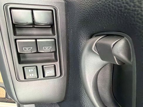 Used 2022 Nissan Titan S w/ HD Front GAWR Package AWD/4WD image 19