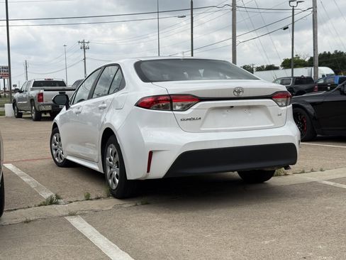 Used 2024 Toyota Corolla LE FWD image 4