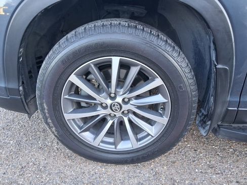 Used 2019 Toyota Highlander XLE image 16