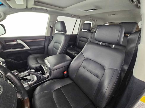 Used 2019 Toyota Land Cruiser image 23