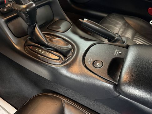 Used 2004 Chevrolet Corvette Coupe image 22