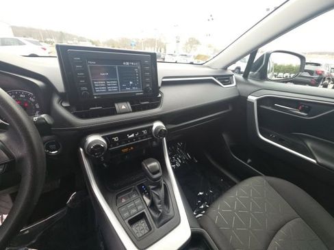 Used 2021 Toyota RAV4 XLE image 17