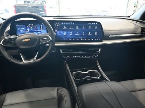 Used 2025 Chevrolet Traverse LT w/ Driver Confidence Package FWD image 13