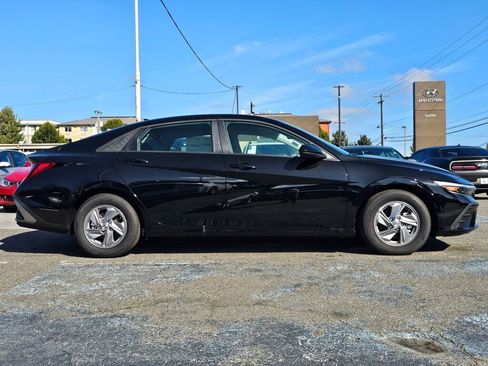 Used 2025 Hyundai Elantra SE image 8