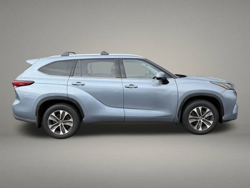 Used 2022 Toyota Highlander XLE image 6