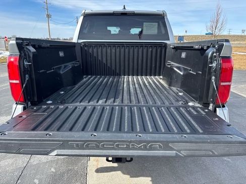 Used 2024 Toyota Tacoma TRD Sport image 25