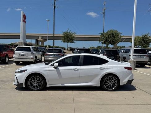 Used 2026 Toyota Camry SE w/ Multimedia Upgrade Package FWD image 9