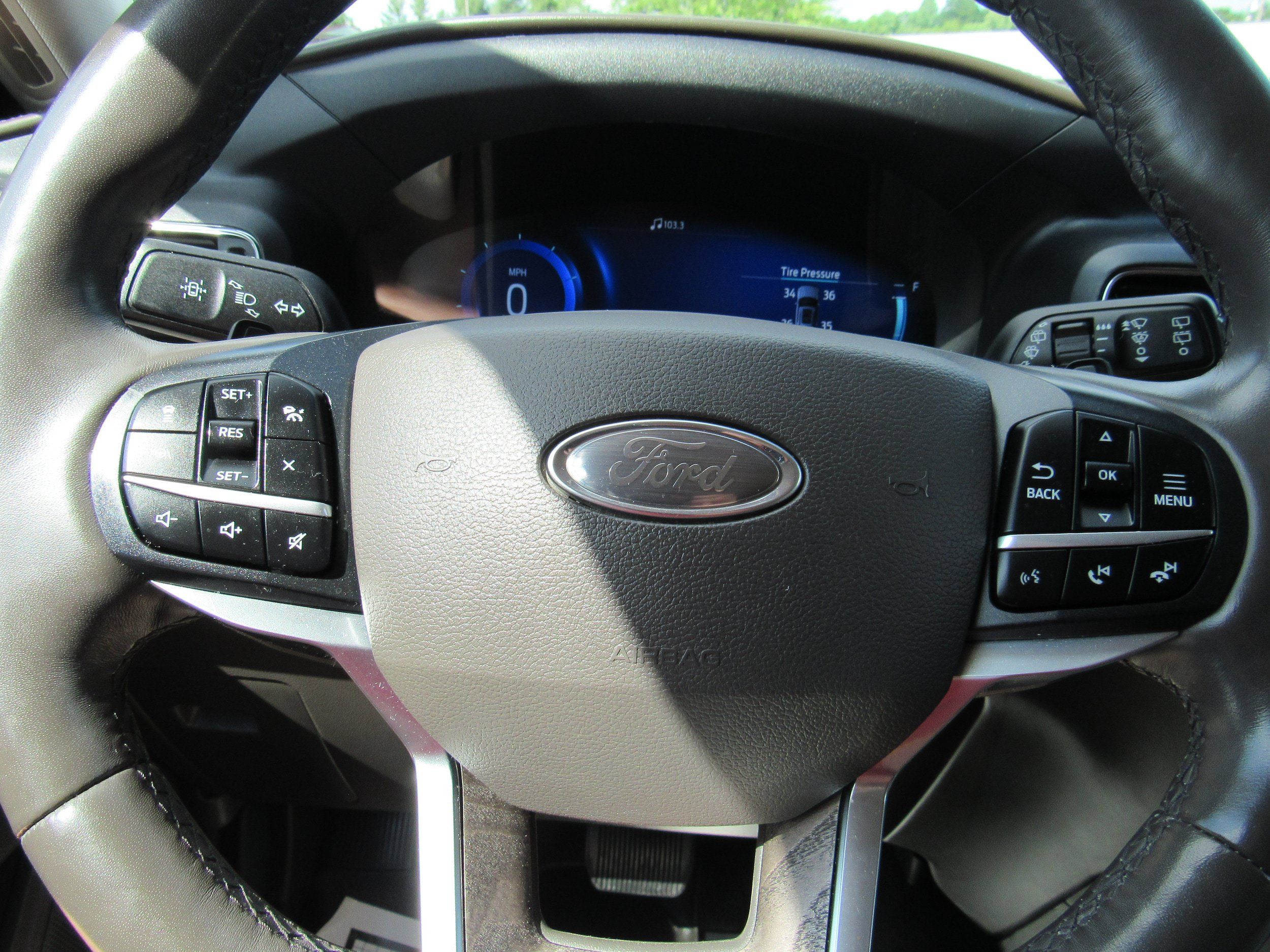 Used 2020 Ford Explorer Platinum w/ Premium Technology Package AWD/4WD image 16