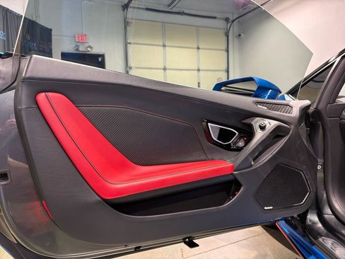 Used 2021 Lamborghini Huracan EVO image 17