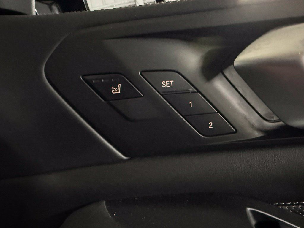 Used 2021 BMW X5 M w/ Competition Package AWD/4WD image 33