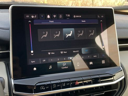 Used 2025 Jeep Compass Limited image 22