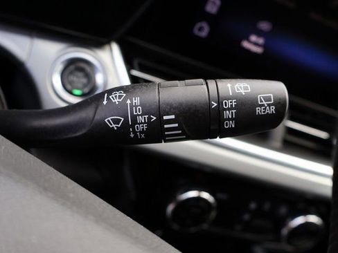 Certified 2025 Chevrolet Trax LT FWD image 37