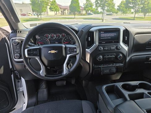 Used 2020 Chevrolet Silverado 1500 LT AWD/4WD image 17