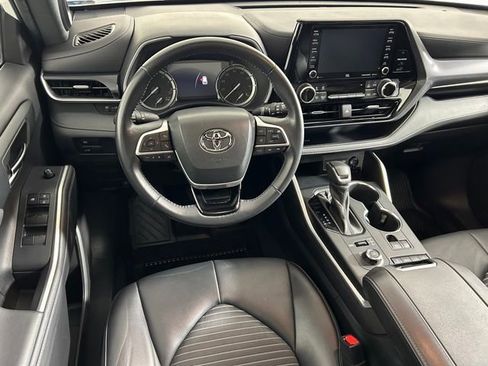 Used 2022 Toyota Highlander XSE image 14