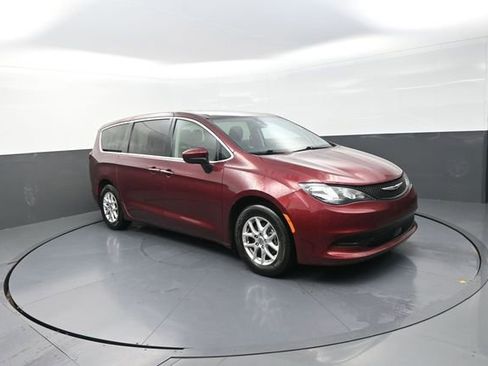 Used 2022 Chrysler Voyager LX FWD image 61