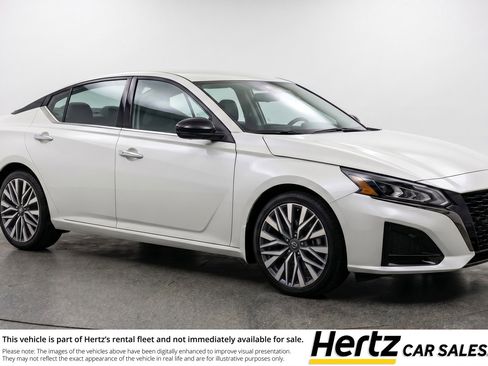 Used 2025 Nissan Altima 2.5 SV FWD image 1