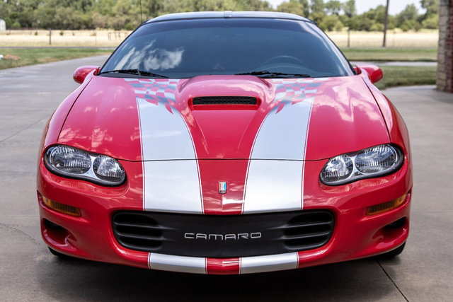 Used 2002 Chevrolet Camaro Z28 w/ SS Performance/Appearance Pkg RWD image 13