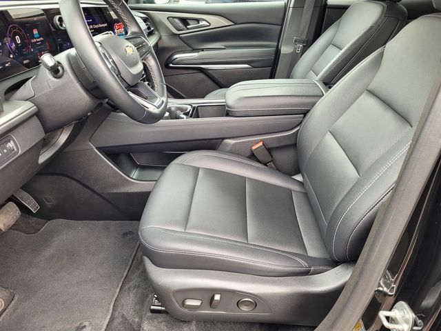 Used 2025 Chevrolet Traverse LT AWD/4WD image 17