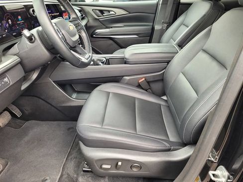Used 2025 Chevrolet Traverse LT AWD/4WD image 17