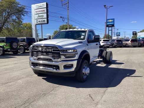 New 2025 RAM 5500 Tradesman AWD/4WD image 3