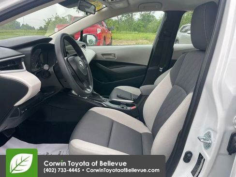 Used 2025 Toyota Corolla LE FWD image 17