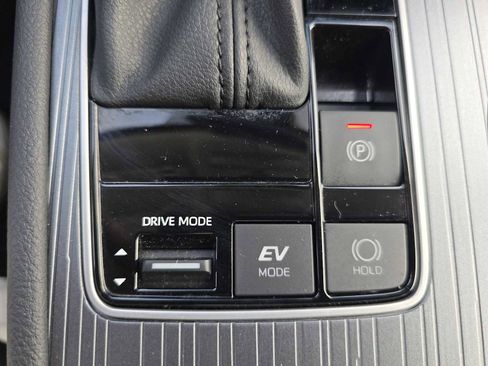 Used 2025 Toyota Sienna XLE image 33