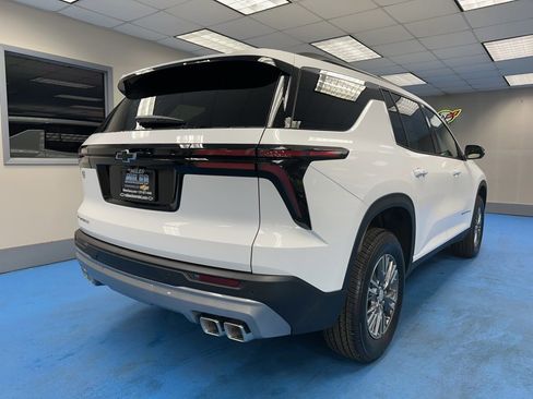 New 2026 Chevrolet Traverse LT image 3