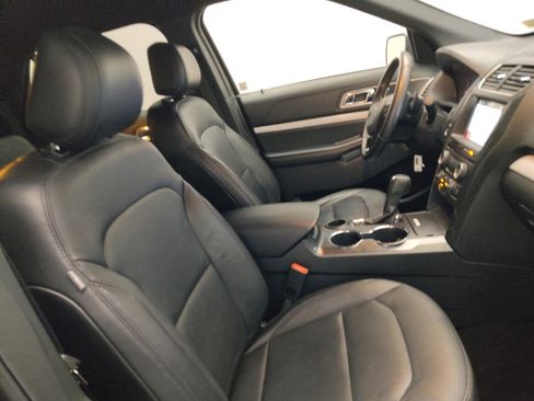 Used 2017 Ford Explorer XLT w/ Equipment Group 202A FWD image 21