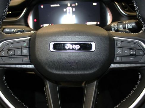 New 2025 Jeep Grand Cherokee Altitude image 11