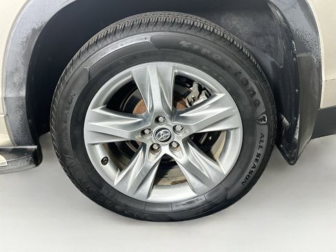 Used 2016 Toyota Highlander Limited Platinum image 11