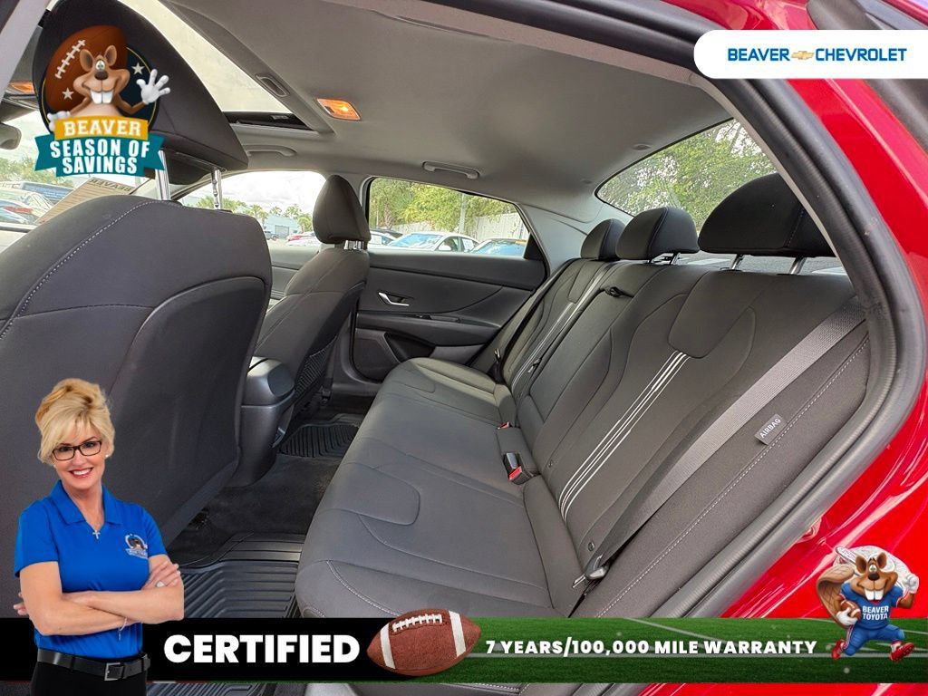 Used 2025 Hyundai Elantra SEL FWD image 13