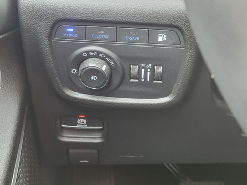 Used 2023 Jeep Grand Cherokee 4WD 4xe image 13