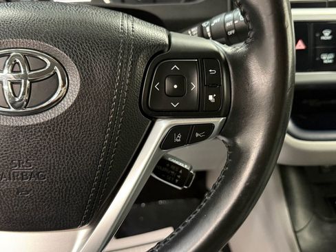 Used 2017 Toyota Highlander Plus w/ Carpet Mat Package AWD/4WD image 31