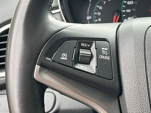 Used 2022 Chevrolet Trax LT w/ Midnight Edition AWD/4WD image 16