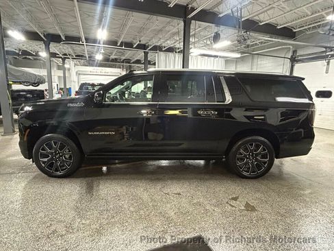 Used 2025 Chevrolet Suburban High Country AWD/4WD image 6