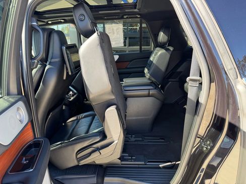 Used 2019 Lincoln Navigator L Reserve image 46