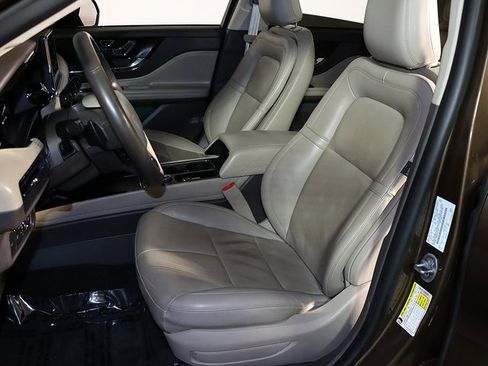 Used 2022 Lincoln Corsair AWD w/ Premium Package image 4