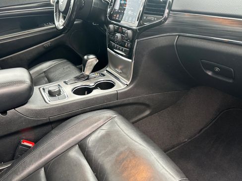 Used 2022 Jeep Grand Cherokee Limited image 16