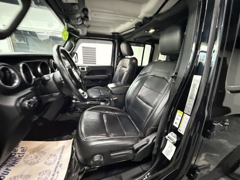 Used 2018 Jeep Wrangler Unlimited Sahara w/ Uconnect 4C Nav & Sound Group AWD/4WD image 12