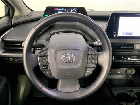Used 2025 Toyota Prius LE AWD/4WD image 5