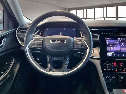 Used 2023 Jeep Grand Cherokee Laredo w/ Luxury Tech Group I image 6